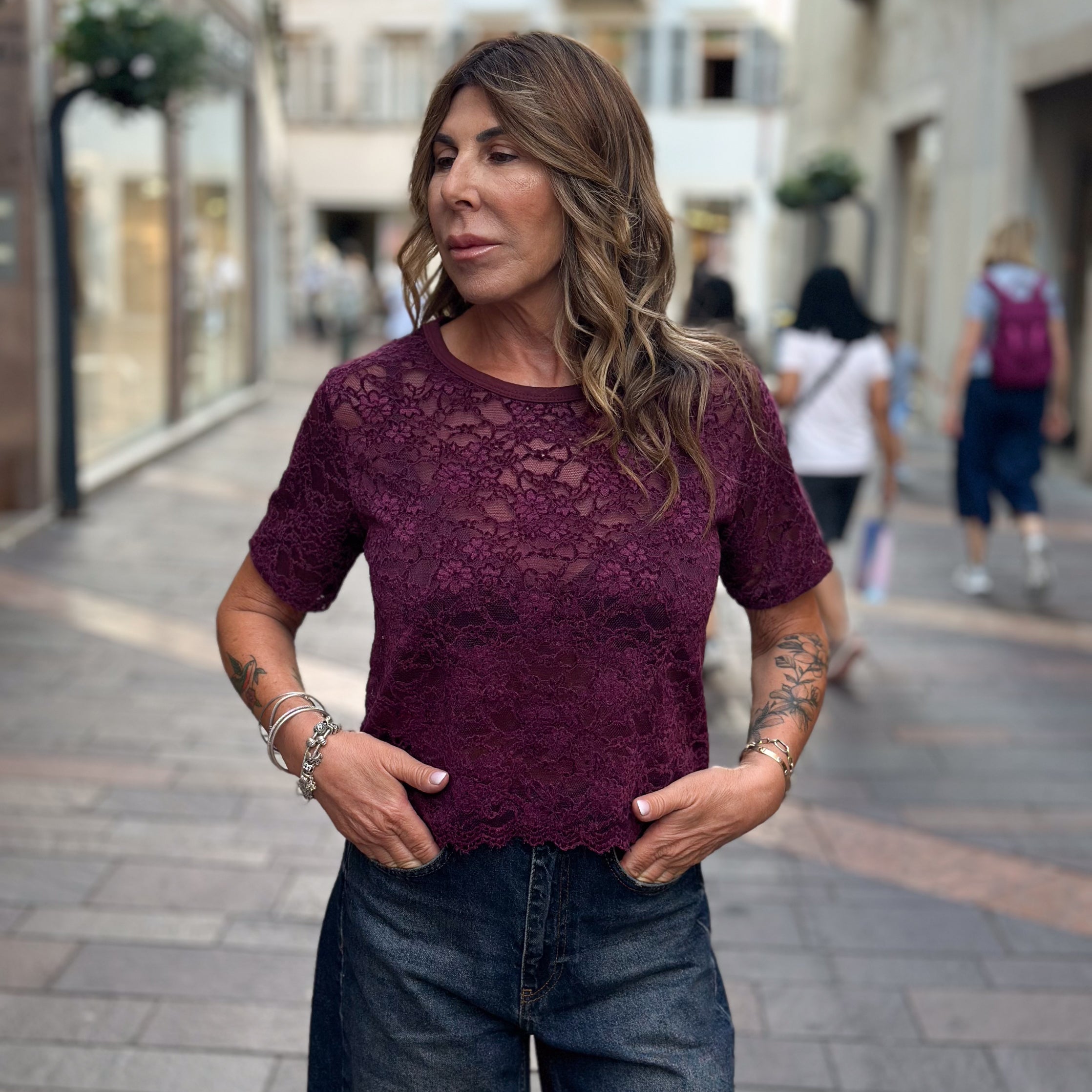 Maglietta in pizzo maniche corte - nera, viola , marrone