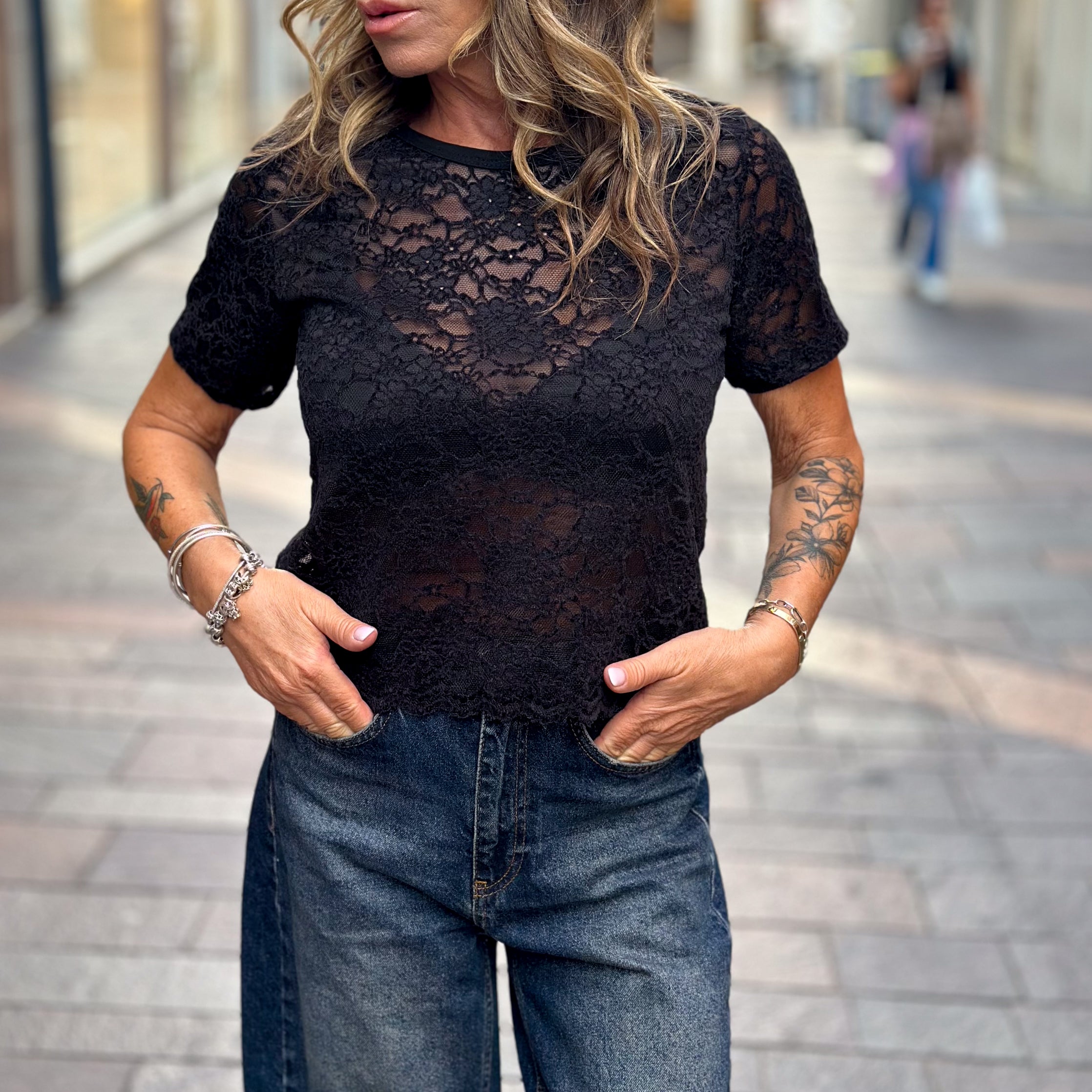 Maglietta in pizzo maniche corte - nera, viola , marrone