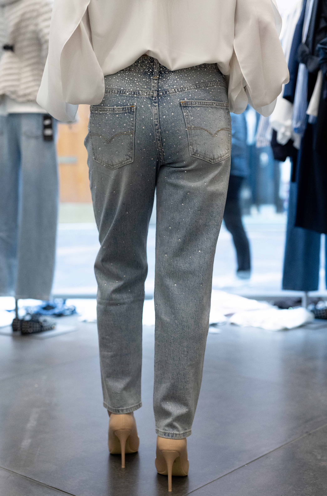 Jeans regular fit con brillantini  - modello "disco dance"